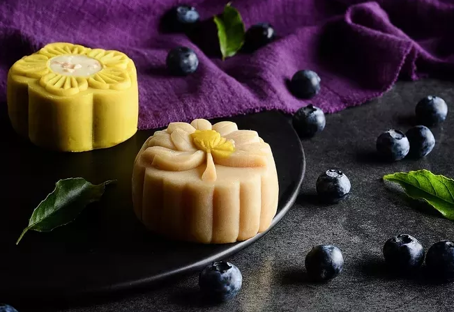 孩子什么时候吃月饼比较好 孩子过量吃月饼有什么危害