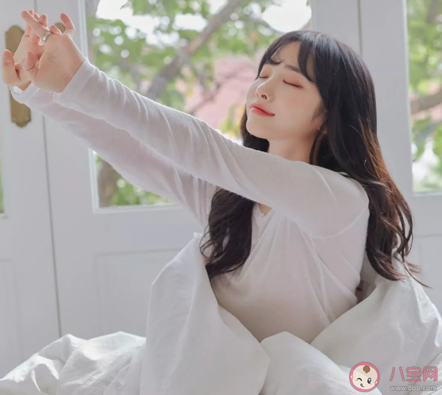 不能出门剪刘海朋友圈句子 新剪了刘海怎么搞笑发说说 不能出门剪刘海朋友圈句子 新剪了刘海怎么搞笑发说说