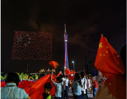 999架无人机夜空点亮国旗表白祖国 广州塔999架无人机夜空点亮国旗祝福祖国情况介绍