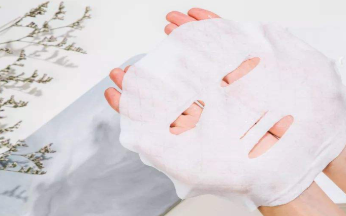 敷完面膜后清水洗还是用洗面奶比较好 敷完面膜后应该如何洗脸