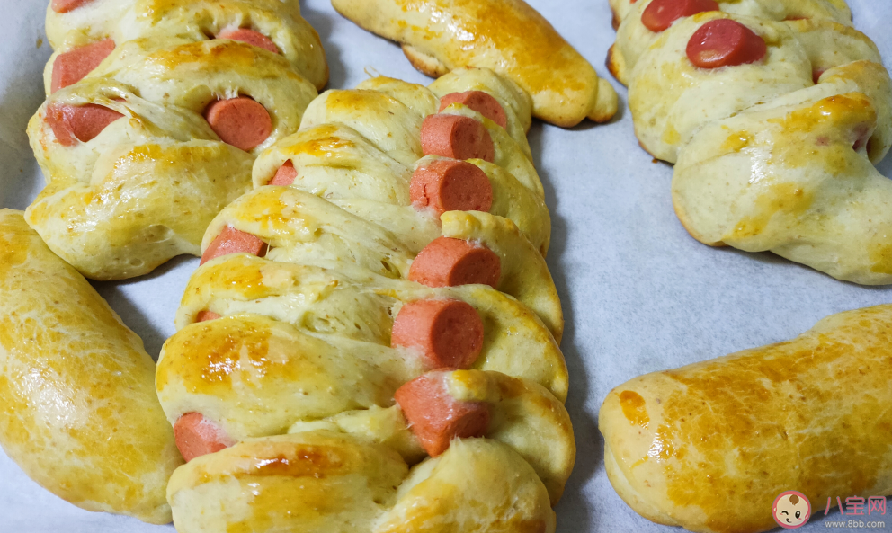 第一次学做面包说说句子 关于做面包的说说朋友圈 第一次学做面包说说句子 关于做面包的说说朋友圈