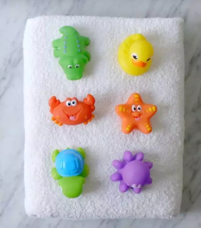 孩子的洗澡玩具发霉怎么办好 怎么清洗孩子的洗澡玩具 孩子的洗澡玩具发霉怎么办好 怎么清洗孩子的洗澡玩具