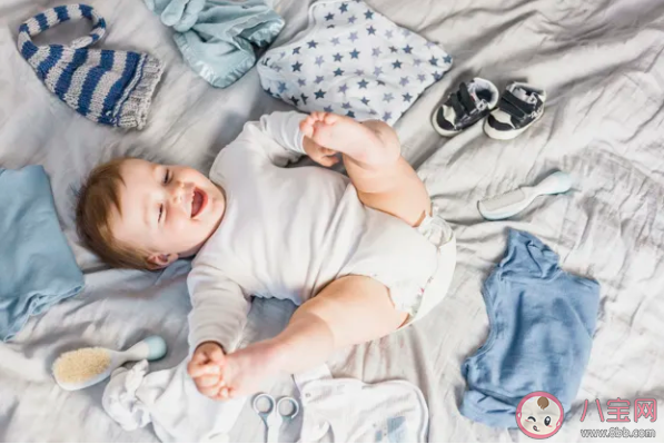 给宝宝新买的衣服要洗吗 宝宝新衣服应该怎么洗 给宝宝新买的衣服要洗吗 宝宝新衣服应该怎么洗