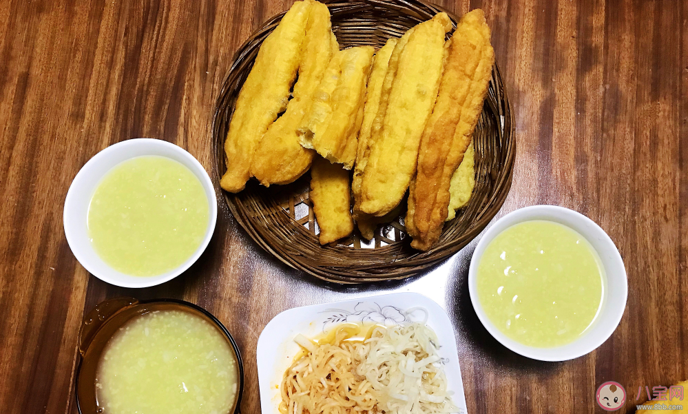 炸油条的朋友圈说说 在家炸油条发什么说说