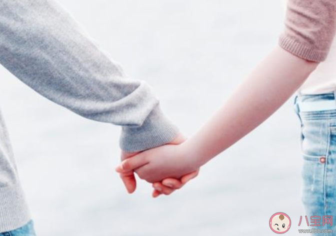 关于姐弟恋的伤感说说合集 姐弟恋让人伤心的说说句子