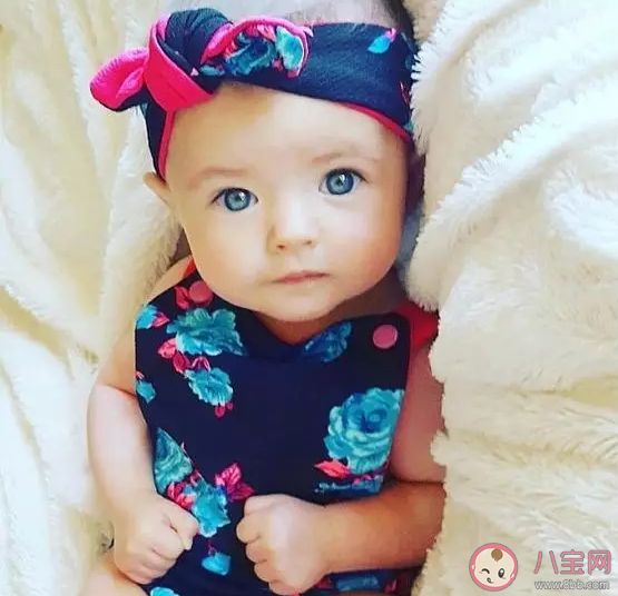 洗宝宝的衣服要用单独的洗衣机吗 给宝宝洗衣服的洗衣液要怎么挑 洗宝宝的衣服要用单独的洗衣机吗 给宝宝洗衣服的洗衣液要怎么挑