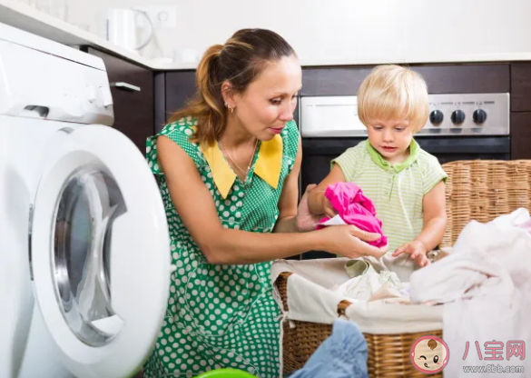 给宝宝新买的衣服要洗吗 宝宝新衣服应该怎么洗 给宝宝新买的衣服要洗吗 宝宝新衣服应该怎么洗