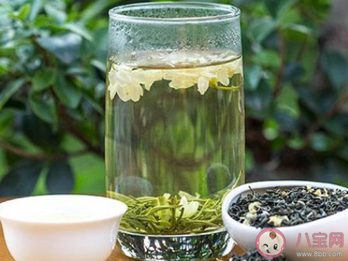 夏天适合喝什么花茶 夏天喝花茶好还是绿茶好 夏天适合喝什么花茶 夏天喝花茶好还是绿茶好