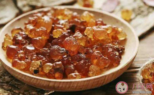 炖桃胶是把水烧开再放吗  炖桃胶是冷水下还是滚水下