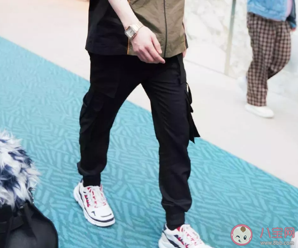 为什么黑色的工装裤容易掉色 黑色工装裤怎么清洗不掉色