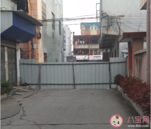 抗击疫情期间村里封路了的心情句子 疫情期间村里封路出不去的文案说说 抗击疫情期间村里封路了的心情句子 疫情期间村里封路出不去的文案说说