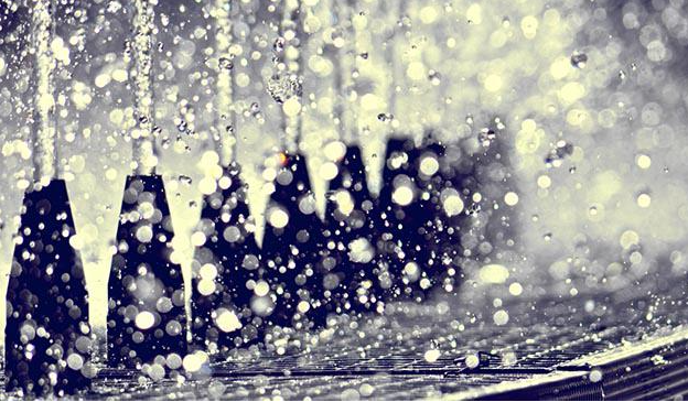 形容突然狂风暴雨的说说 一场猝不及防的暴雨说说 形容突然狂风暴雨的说说 一场猝不及防的暴雨说说