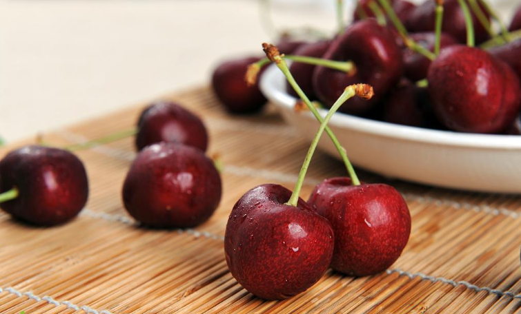 孩子吃车厘子会中毒吗 大人给孩子吃车厘子要注意什么 孩子吃车厘子会中毒吗 大人给孩子吃车厘子要注意什么