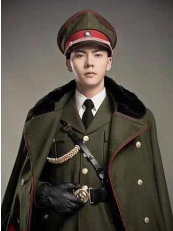 李现军装照是什么电视剧 哪些爱豆穿军装最好看