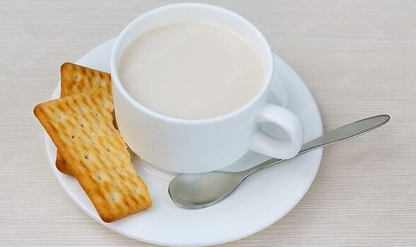 睡前喝牛奶有助于睡眠吗 睡前喝牛奶好不好 睡前喝牛奶有助于睡眠吗 睡前喝牛奶好不好