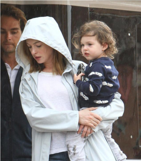 安妮海瑟薇二胎是男孩是女孩 安妮海瑟薇晒孕肚照