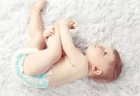 新手爸妈该怎么选纸尿裤 夏季宝宝穿纸尿裤会湿疹吗