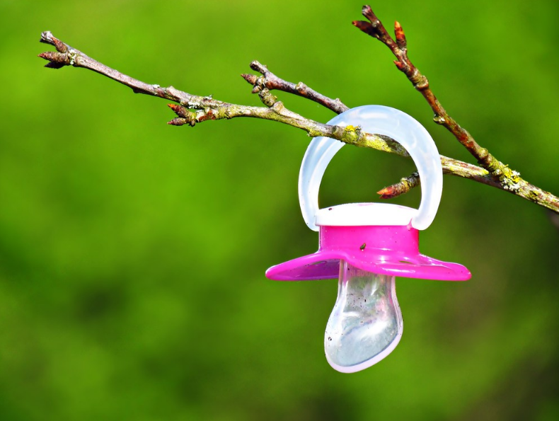 给宝宝用奶嘴有什么作用 孩子用奶嘴好处