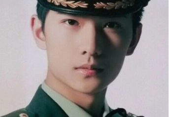 李现军装照是什么电视剧 哪些爱豆穿军装最好看