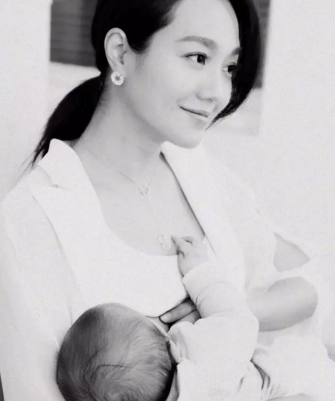 哪些明星坚持母乳喂养 米兰达可儿母乳喂养有哪些好处