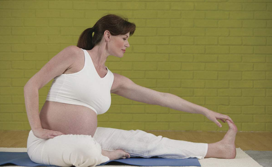 分享孕期做瑜伽的心情短语 怀孕做瑜伽的句子说说配图