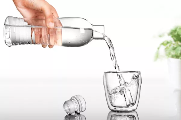 用矿泉水冲泡奶粉更有营养吗 冲泡奶粉用什么水最好