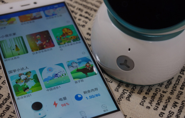 好儿优小白M8智能机器人怎么样 好儿优小白M8机器人测评