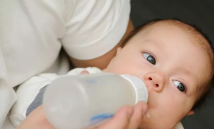 母乳颜色越深越有营养吗 母乳颜色和营养有关系吗