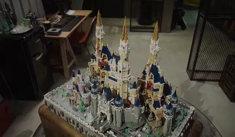 韩商言桌上的城堡积木是什么 韩商言乐高城堡多少钱