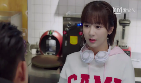 亲爱的热爱的佟年耳机什么牌子的 杨紫同款猫耳耳机多少钱