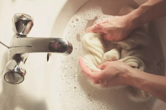 宝宝衣物是手洗还是洗衣机好 给宝宝洗衣这几个误区要避免