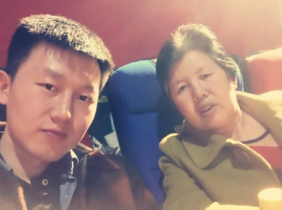 第一次带爸妈看电影的说说 带爸妈看电影心情感言