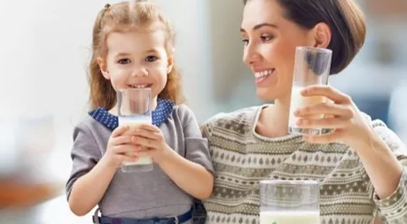 儿童奶好还是纯牛奶好 小孩经常喝儿童奶好不好