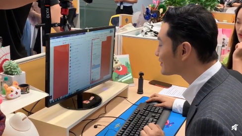 黄晓明一指禅打字怎么回事 一指禅打字什么意思 黄晓明一指禅打字怎么回事 一指禅打字什么意思