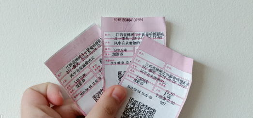 第一次带爸妈看电影的说说 带爸妈看电影心情感言