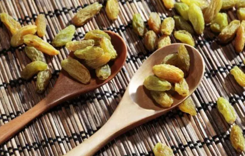 月经量少吃葡萄干好吗 吃葡萄干会让月经量增加吗