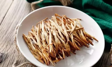 哺乳期吃黄花菜下奶吗 哺乳期吃黄花菜的做法
