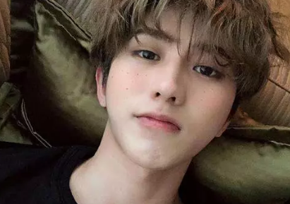 蔡徐坤的下巴是不是整容了 蔡徐坤过去是宽下巴吗 蔡徐坤的下巴是不是整容了 蔡徐坤过去是宽下巴吗