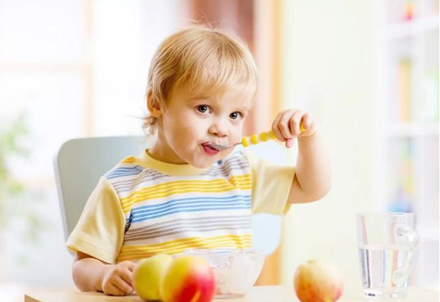 6岁女童吃饭慢被幼师殴打是怎么回事 女童因吃饭慢被幼师殴打事件经过