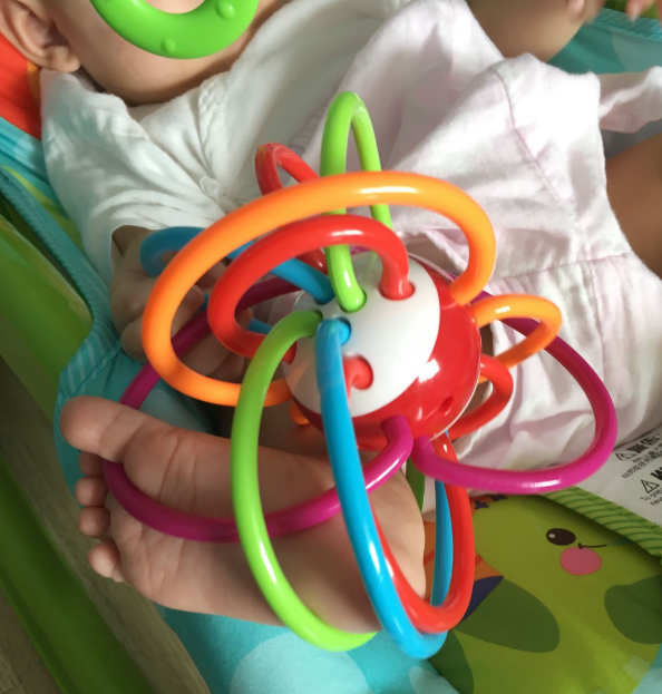 宝宝树专定牙胶手抓球宝宝喜欢吗 宝宝树专定牙胶手抓球孩子抓得住吗