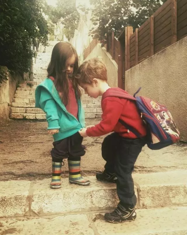 生完二胎大宝不听话是怎么回事 怀孕生二胎怎么照顾大宝的感受 生完二胎大宝不听话是怎么回事 怀孕生二胎怎么照顾大宝的感受