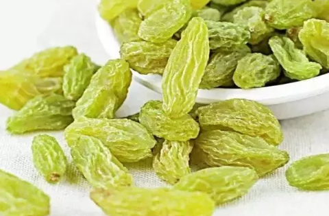 月经量少吃葡萄干好吗 吃葡萄干会让月经量增加吗