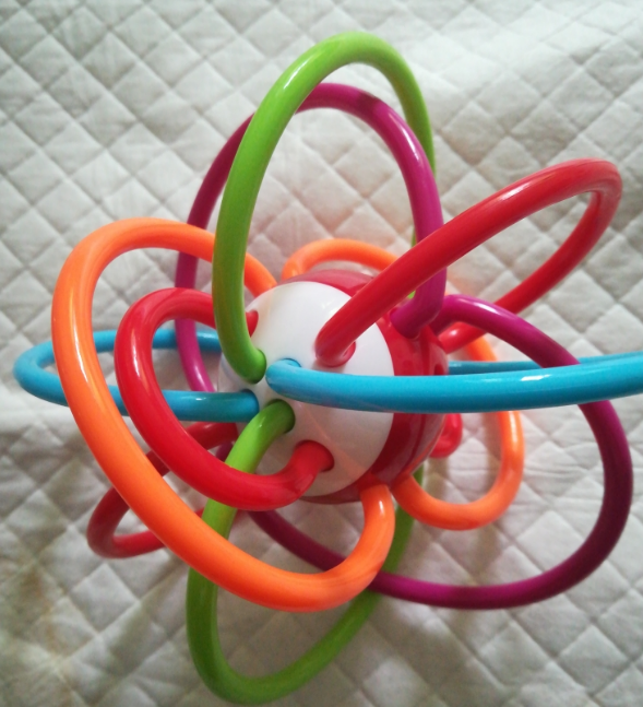 宝宝树专定牙胶手抓球大不大 多大宝宝用宝宝树专定牙胶手抓球比较好