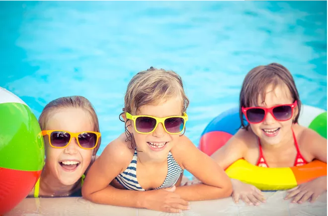 小孩可以戴墨镜吗 儿童戴太阳镜会伤眼吗