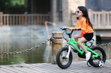 孩子骑自行车的好处有哪些 孩子骑自行车能长高吗