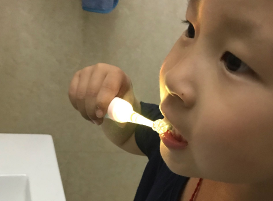 日本COLIMIDA儿童电动牙刷怎么样 COLIMIDA儿童幻彩声波牙刷测评