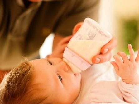 婴儿围兜有什么用 婴儿围兜怎么挑选