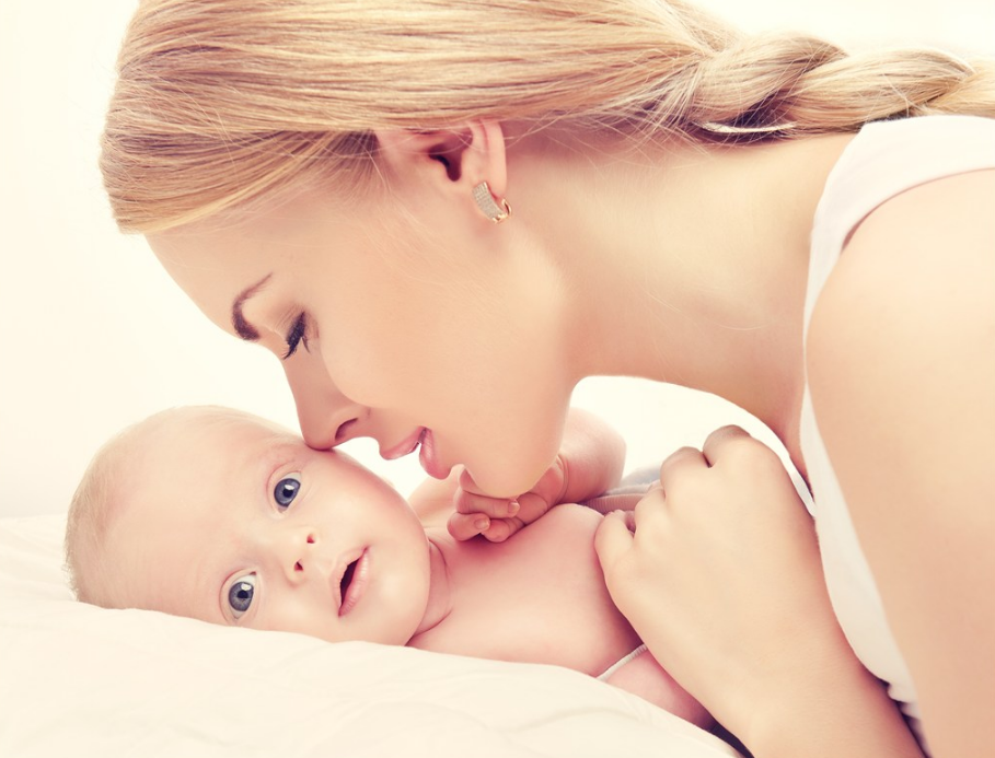 宝宝的母乳怎么进行解冻 宝宝母乳可以放进微波炉解冻吗