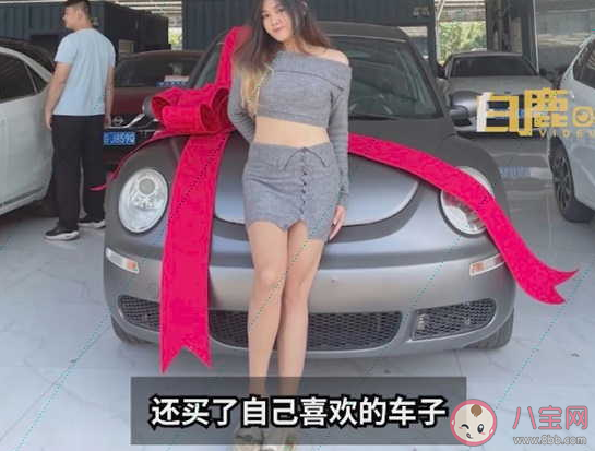 00后女大学生做宿舍美甲月入过万 做美甲是如何月入过万的