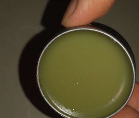 紫草膏宝宝用哪个牌子好 乐婴泉紫草膏和阿芙紫草膏哪个好